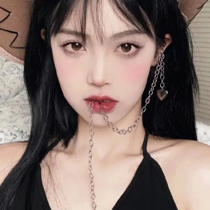 背带短裤丧尸来袭